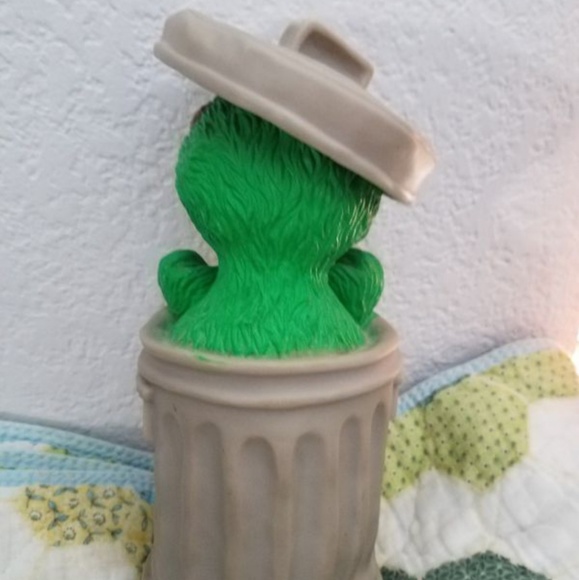 Oscar the Grouch Sesame Street bank VINTAGE= CLOSET CLOSING - Picture 3 of 9